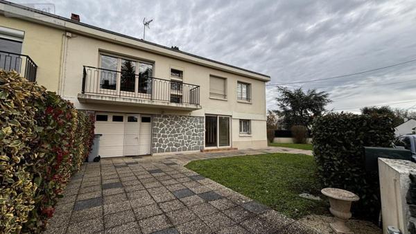 Maison à vendre à Sainte-Gemmes-sur-Loire dans le Maine-et-Loire (49130), ref : 49020-486