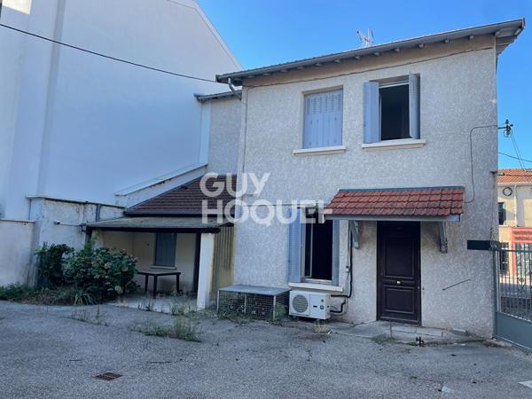 Immeuble avec commerce , logement et dépendance à Saint Laurent de Mure - Réf 4730 - 395 000 