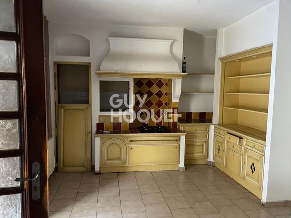 Immeuble avec commerce , logement et dépendance à Saint Laurent de Mure - Réf 4730 - 395 000 