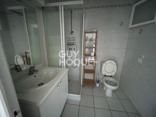 Immeuble avec commerce , logement et dépendance à Saint Laurent de Mure - Réf 4730 - 395 000 