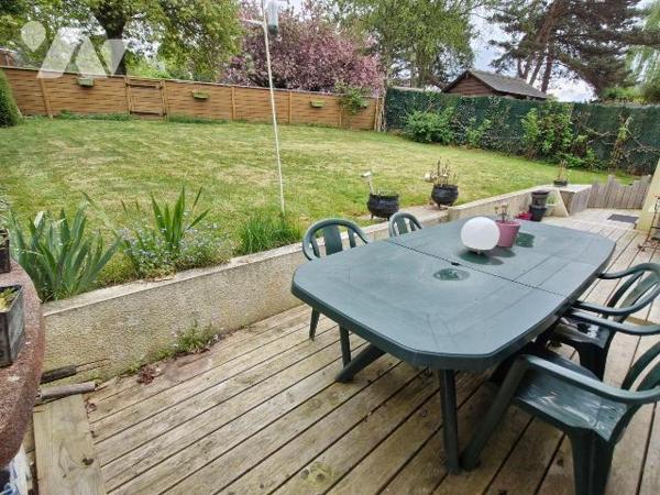 Votre office notarial vous propose à la vente cette maison de 98m² environ située à proximité i...