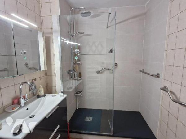 Votre office notarial vous propose à la vente cette maison de 98m² environ située à proximité i...