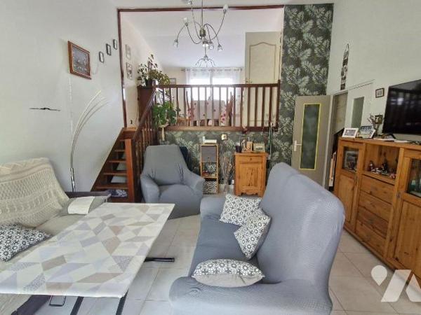 Votre office notarial vous propose à la vente cette maison de 98m² environ située à proximité i...