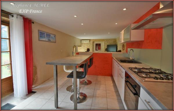 Secteur Lalinde - 20 kms de Bergerac - Au calme - Corps de ferme maison + 2 gîtes - Terrain de 6 hectares