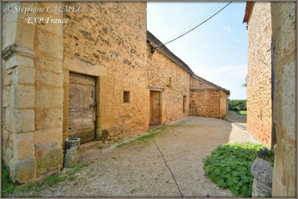 Secteur Lalinde - 20 kms de Bergerac - Au calme - Corps de ferme maison + 2 gîtes - Terrain de 6 hectares
