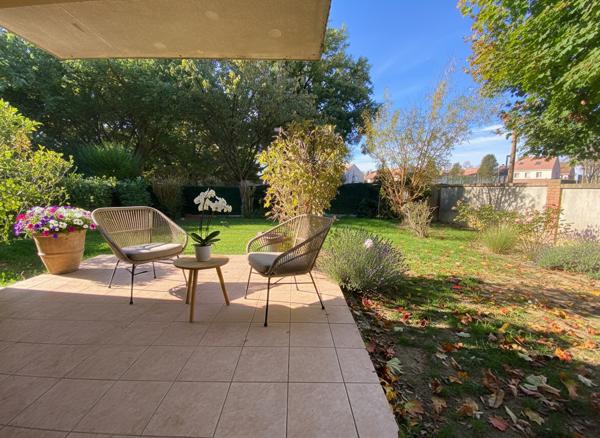 F4 AVEC JARDIN 390 m² À RÉSIDENCE DE STANDING