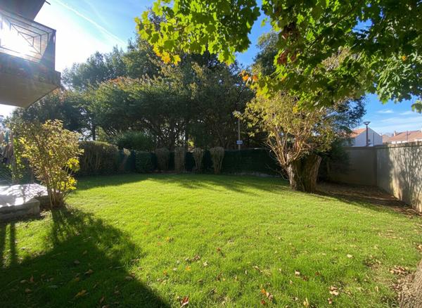 F4 AVEC JARDIN 390 m² À RÉSIDENCE DE STANDING