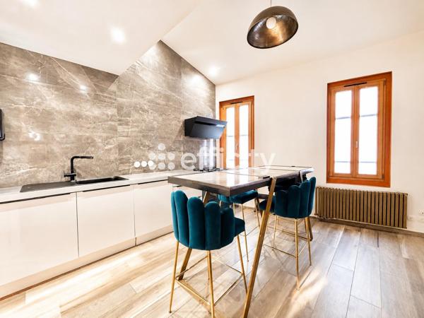 Appartement
         3 pièces
        - 83 m² 350 000 € *