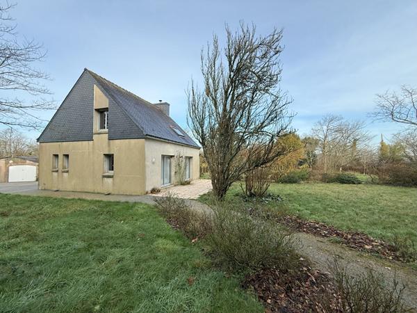 JOLIE MAISON DE 126 M² AU CALME DANS UN ENVIRONEMENT CHAMPETRE .