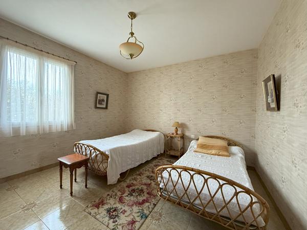 JOLIE MAISON DE 126 M² AU CALME DANS UN ENVIRONEMENT CHAMPETRE .