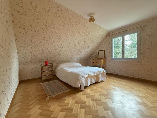 JOLIE MAISON DE 126 M² AU CALME DANS UN ENVIRONEMENT CHAMPETRE .