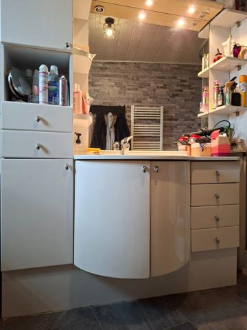 Longère rénovée en 6 pièces,128m2 plancher, double garage,au calme, impasse, au milieu des champs, proche Villaines la Juhel et Pré-en-Pail