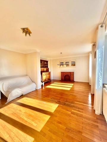 T4 DE CHARME AVEC BALCON, CAVE ET GARAGE EN VILLE