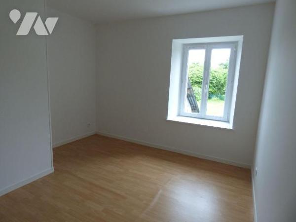 Ensemble composé de deux maisons contigües en pierre et masse sous tuiles , comprenant :
1° ) ...