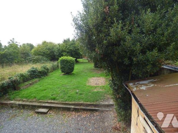 Ensemble composé de deux maisons contigües en pierre et masse sous tuiles , comprenant :
1° ) ...