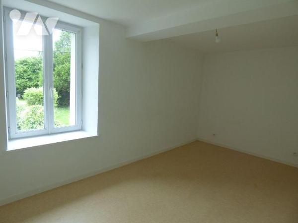 Ensemble composé de deux maisons contigües en pierre et masse sous tuiles , comprenant :
1° ) ...