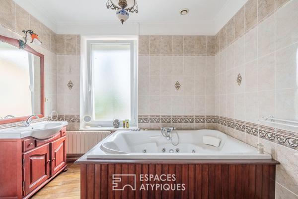 Maison bourgeoise de 1905 avec étang, rivières et gîtes