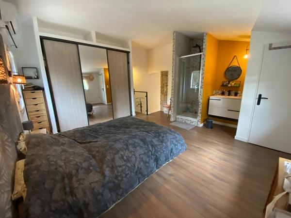 A vendre maison rénovée à Grans 150m2 avec un terrain de 5300m2