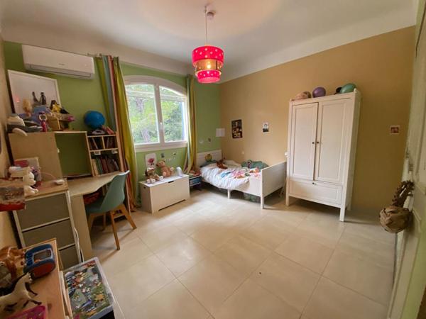 A vendre maison rénovée à Grans 150m2 avec un terrain de 5300m2