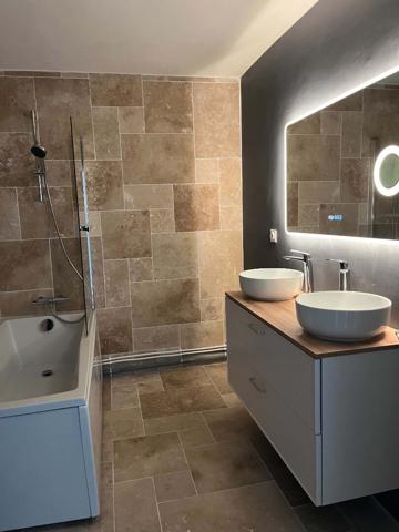 A LOUER  BEL APPARTEMENT  MEUBLE A ST QUENTIN 02100.