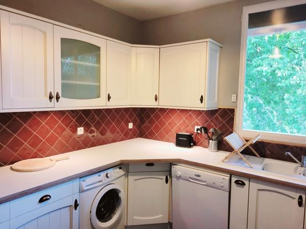 LOCATION MEUBLEE- PAU  - DE GAULLE : Appartement T3 de 77m2 avec balcon au dernier étage