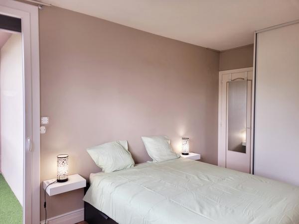 LOCATION MEUBLEE- PAU  - DE GAULLE : Appartement T3 de 77m2 avec balcon au dernier étage