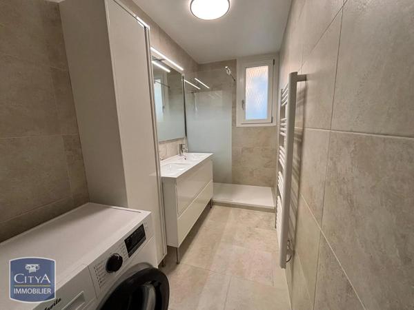 Appartement à louer 3 pièces 59.6m² Nîmes (30000)