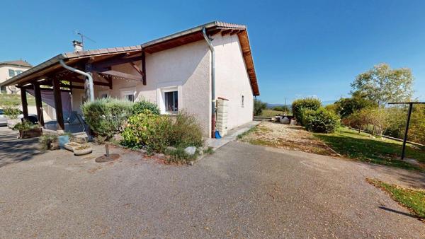 Villa de Plain-Pied avec garage de 50 m²  et vue dégagée sur les montagnes