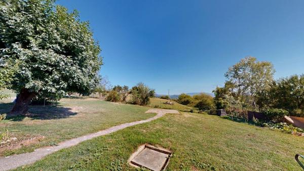 Villa de Plain-Pied avec garage de 50 m²  et vue dégagée sur les montagnes