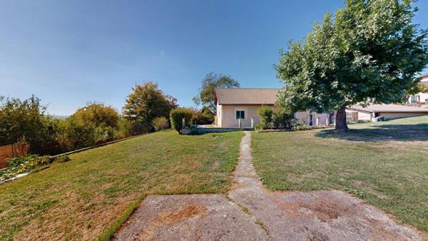 Villa de Plain-Pied avec garage de 50 m²  et vue dégagée sur les montagnes