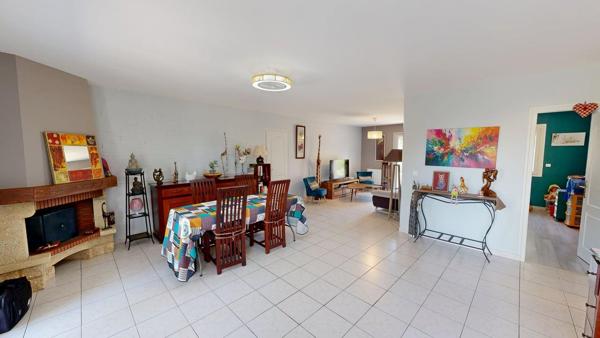 Villa de Plain-Pied avec garage de 50 m²  et vue dégagée sur les montagnes
