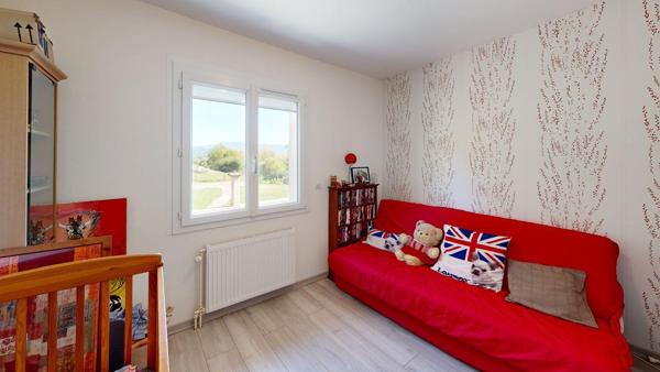 Villa de Plain-Pied avec garage de 50 m²  et vue dégagée sur les montagnes