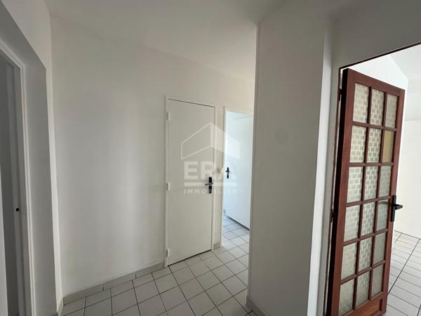 CHATEAUROUX -  Proche Belles-isle - Appartement de type 4 - Parking - cave