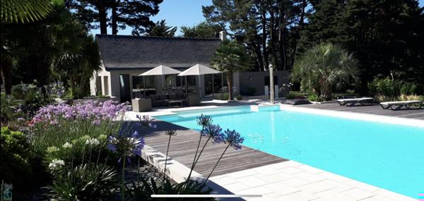 Propriété de 354m2 en pierre de péaule à Guérande avec piscine sur parc de 10 000m2
