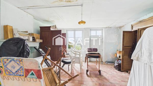 Magnifique hameau de trois maisons avec dépendances et plus de cinq hectares attenants.