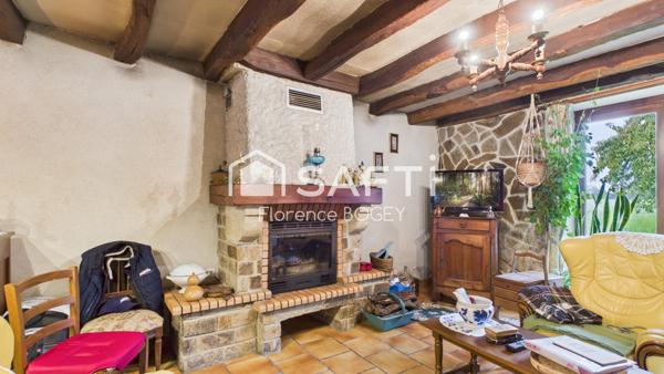 Magnifique hameau de trois maisons avec dépendances et plus de cinq hectares attenants.