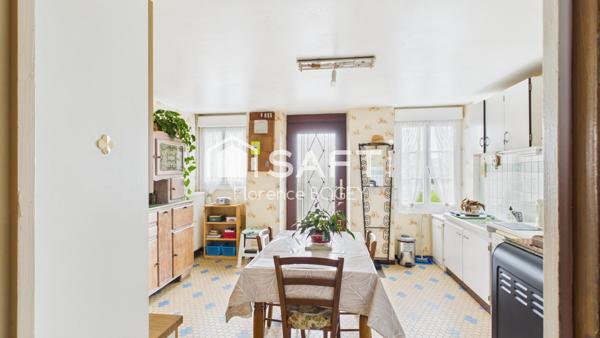 Magnifique hameau de trois maisons avec dépendances et plus de cinq hectares attenants.