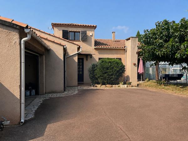 Maison Vinassan 4 pièce(s) 182 m2
