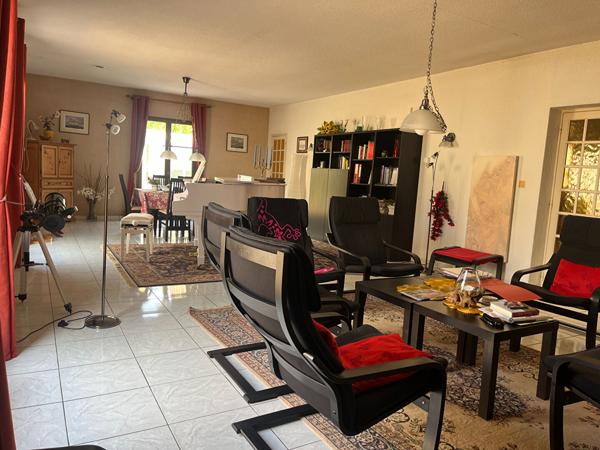 Maison Vinassan 4 pièce(s) 182 m2