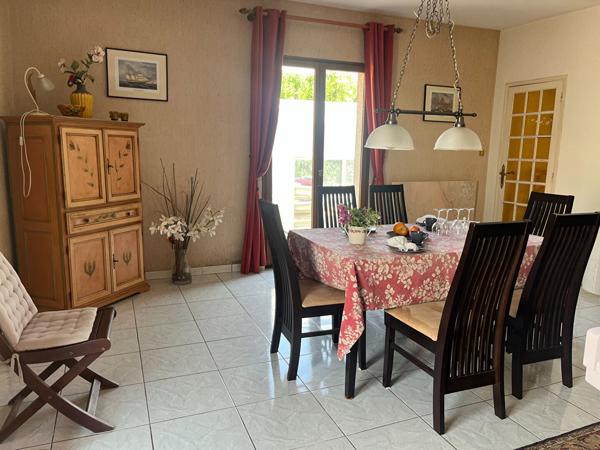 Maison Vinassan 4 pièce(s) 182 m2
