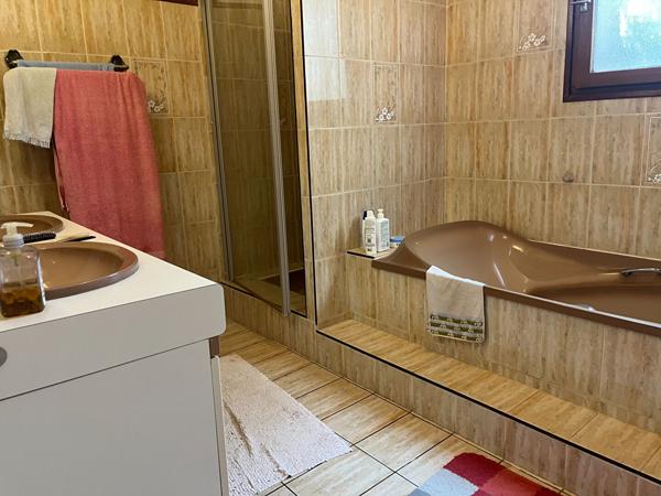 Maison Vinassan 4 pièce(s) 182 m2