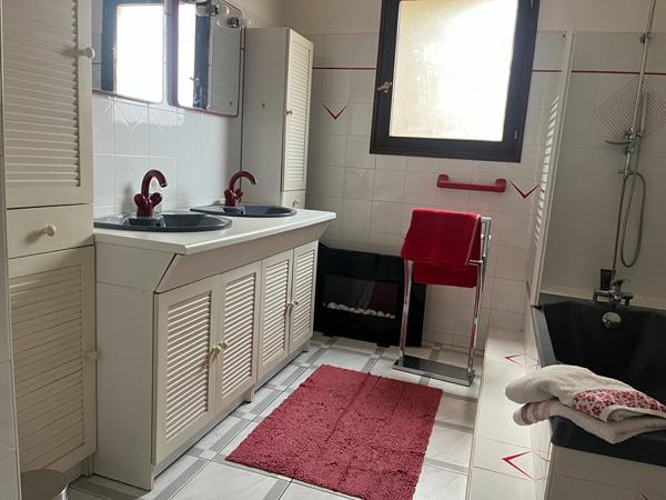Maison Vinassan 4 pièce(s) 182 m2