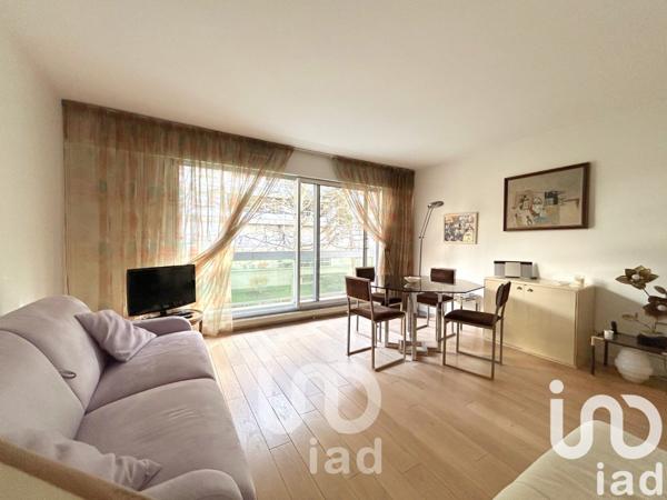 Appartement 2 pièces de 53 m² à Paris (75015)