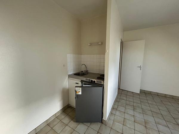 Appartement * 1 Pièces * 17 M² * 44000 Nantes * 383 * 15 * 398,  
Nantes 44000