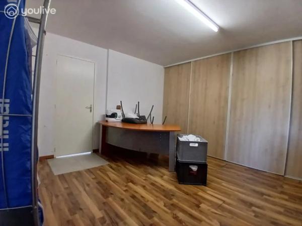 Ensemble immobilier d’activité de 770 m² avec revenu locatif immédiat – Terrain clos de 2 300 m²