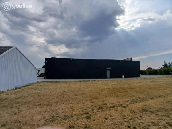 Ensemble immobilier d’activité de 770 m² avec revenu locatif immédiat – Terrain clos de 2 300 m²