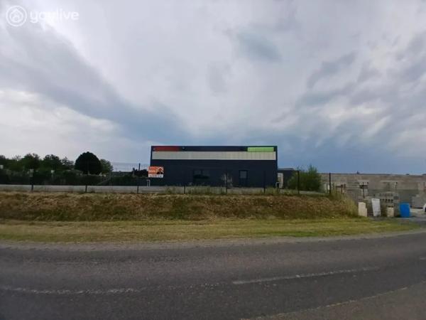 Ensemble immobilier d’activité de 770 m² avec revenu locatif immédiat – Terrain clos de 2 300 m²