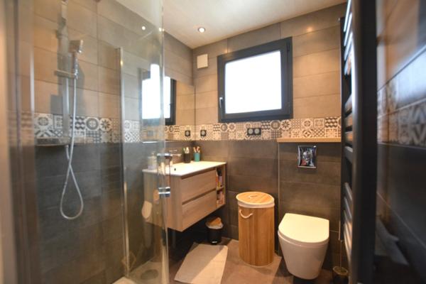 TOURNON (73) - MAISON Rénovée Type 4 + T2 - TERRAIN 1015 m2