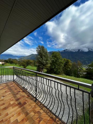 TOURNON (73) - MAISON Rénovée Type 4 + T2 - TERRAIN 1015 m2