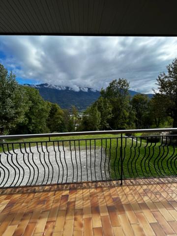 TOURNON (73) - MAISON Rénovée Type 4 + T2 - TERRAIN 1015 m2